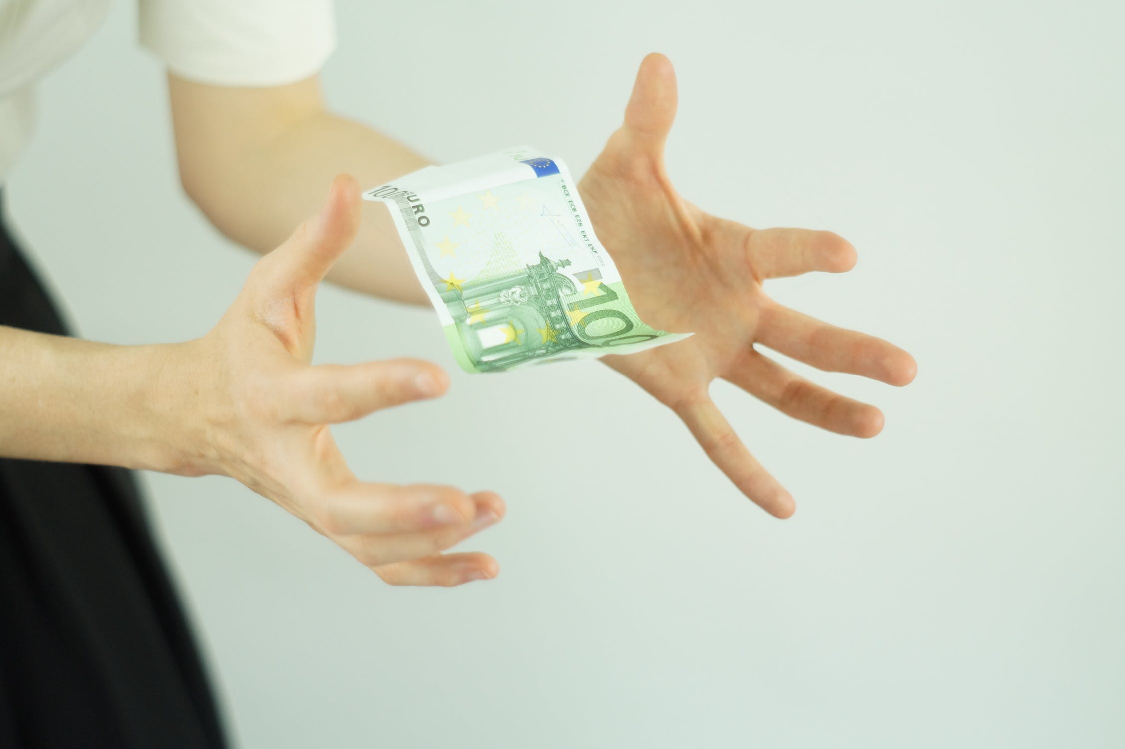 Hvordan man kan tjene penge på en dating hjemmeside