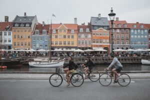 Hvorfor flere forretningsfolk investerer i Danmark i dag